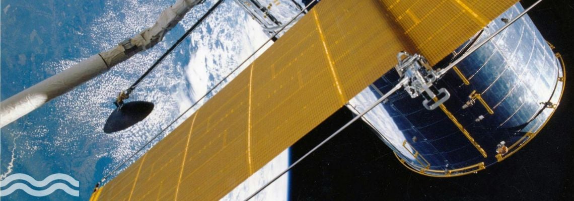 Спутниковый мониторинг утечек и потерь воды Спутник на орбите Земли, используемый для мониторинга водных ресурсов и обнаружения утечек.